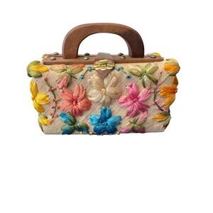 Vintage Straw and Wood Purse, Beautiful Condition.